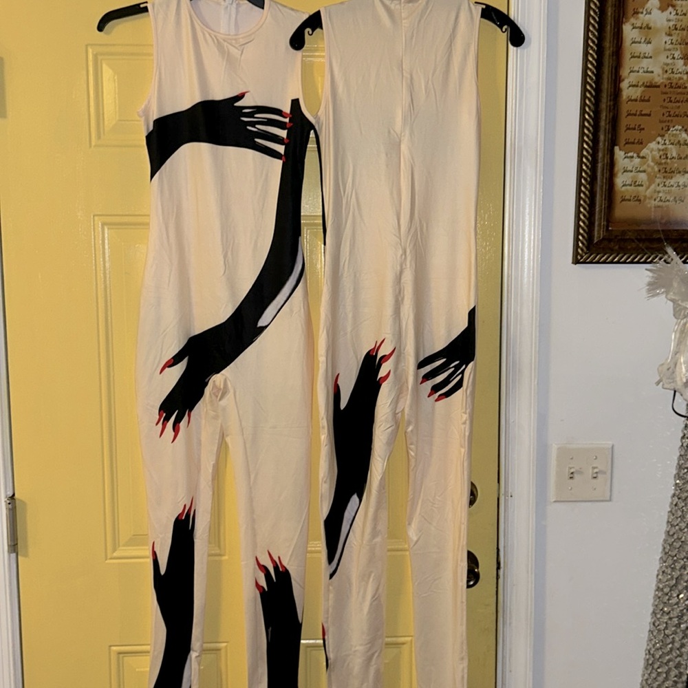 $15 Beyoncé look a like Satin All hands on me jumper size med and large